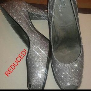 Like New Silver Aerosols Heels